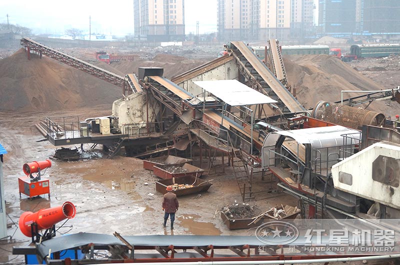 環(huán)保型移動式建筑垃圾破碎機現(xiàn)場 環(huán)保型移動式建筑垃圾破碎機現(xiàn)場